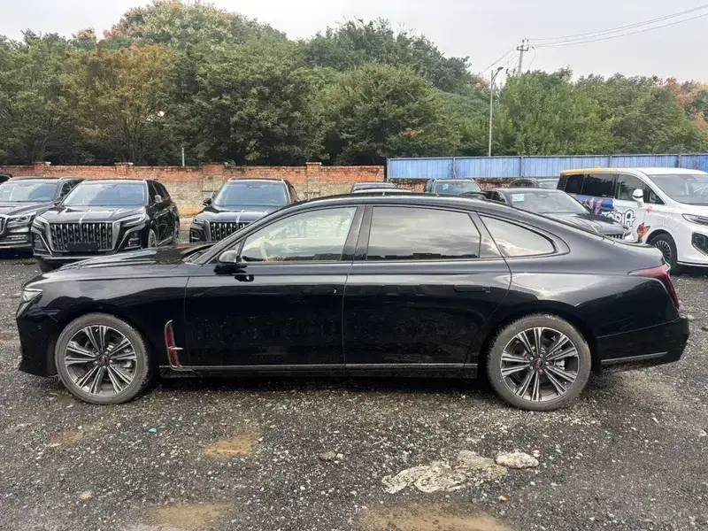 2024 Hongqi H9 с пробегом 6 200 км