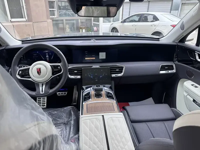 2020 Hongqi E-HS9 с пробегом 7 500 км