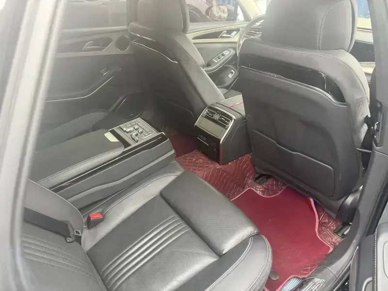 2020 Hongqi H9 с пробегом 85 000 км