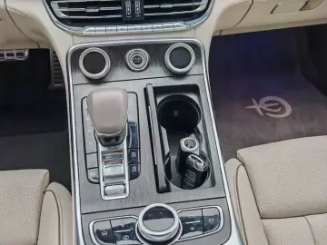 2022 Hongqi H9 с пробегом 50 000 км
