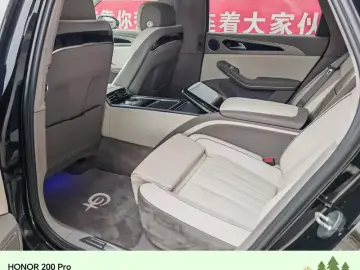 2022 Hongqi H9 с пробегом 50 000 км