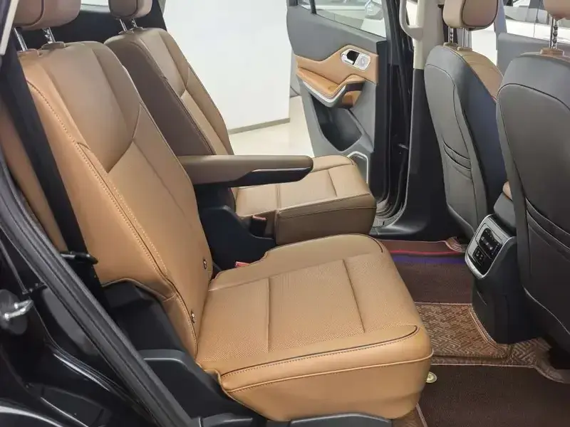 2025 Hongqi HS7 с пробегом 5 200 км