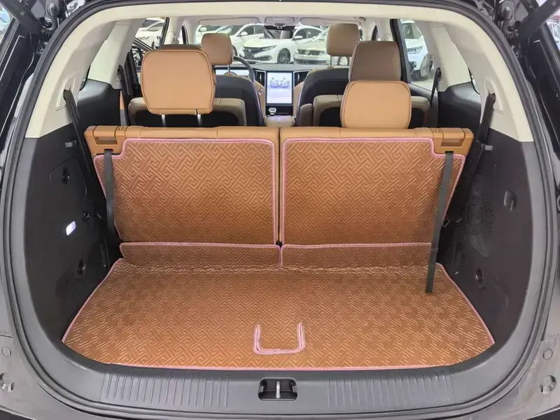 2025 Hongqi HS7 с пробегом 5 200 км