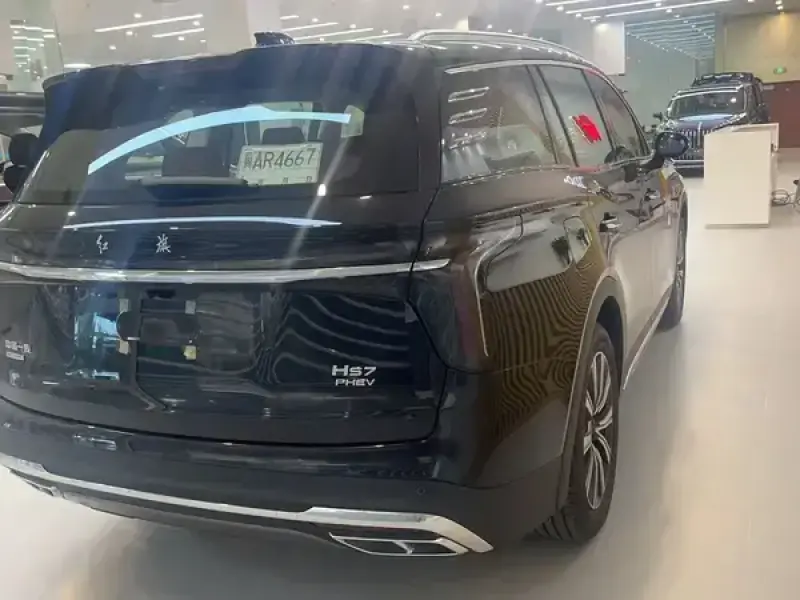 2025 Hongqi HS7 с пробегом 2 000 км