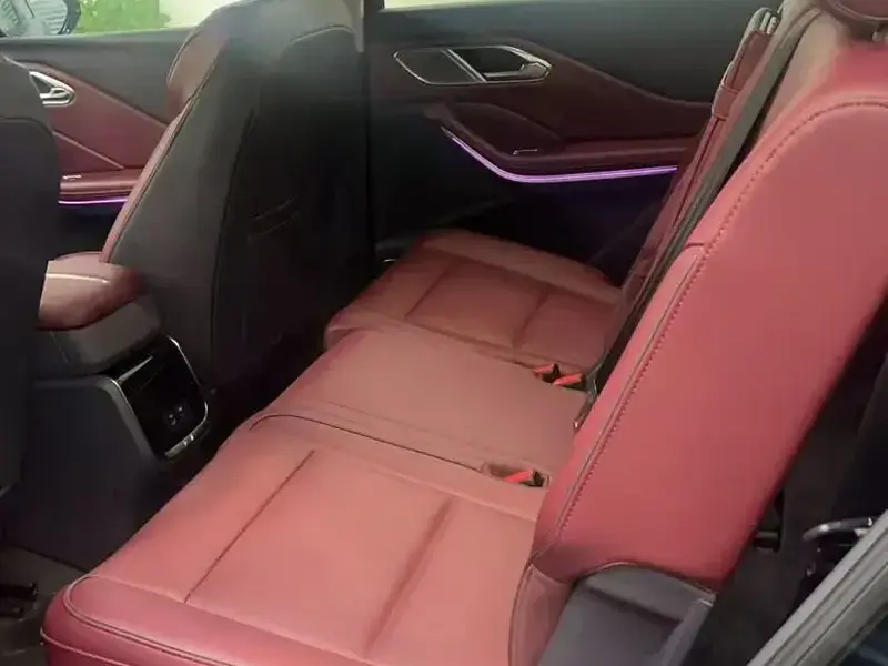 2025 Hongqi HS7 с пробегом 2 000 км
