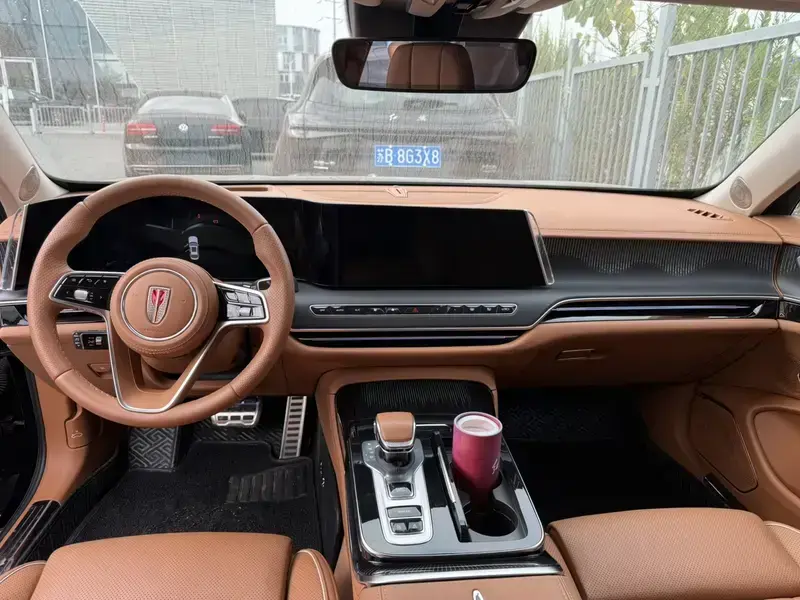 2025 Hongqi H9 с пробегом 1 600 км