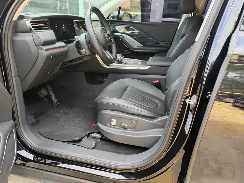 2024 Hongqi HS7 с пробегом 10 000 км