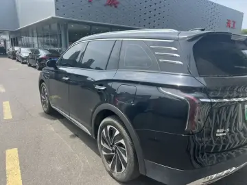 2024 Hongqi HS7 с пробегом 18 800 км