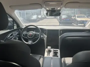 2024 Hongqi HS7 с пробегом 18 800 км