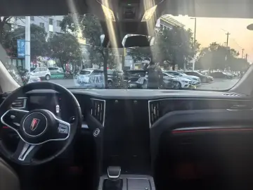 2024 Hongqi HS7 с пробегом 8 000 км