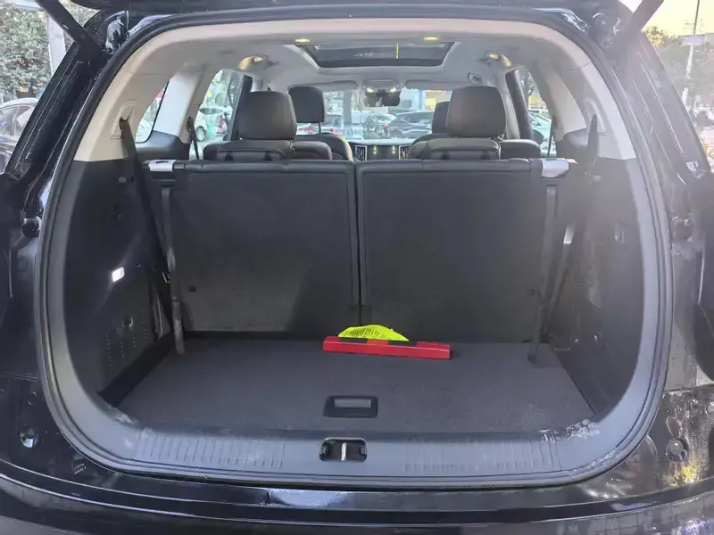 2024 Hongqi HS7 с пробегом 8 000 км