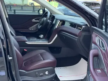 2024 Hongqi HS7 с пробегом 38 000 км