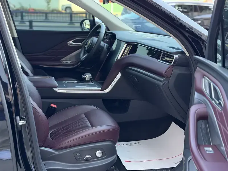2024 Hongqi HS7 с пробегом 38 000 км