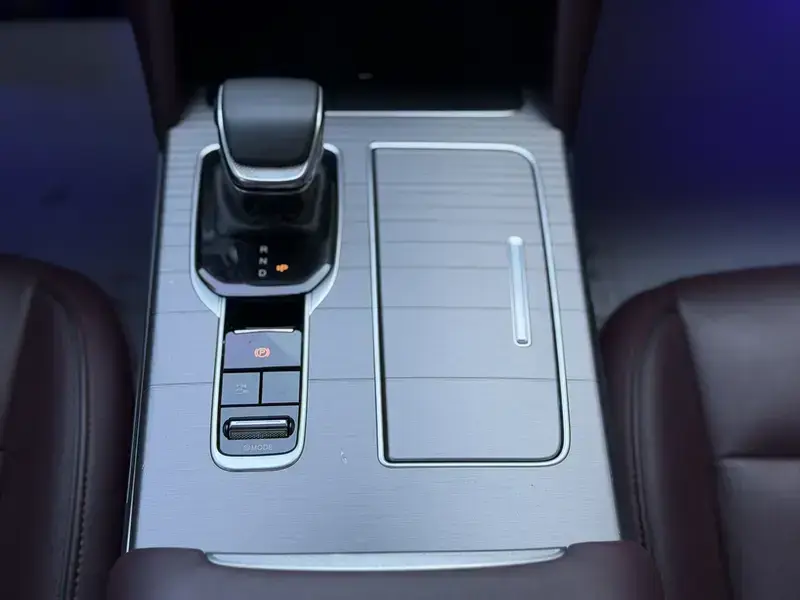 2024 Hongqi HS7 с пробегом 38 000 км