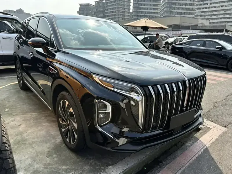 2025 Hongqi HS7 с пробегом 8 000 км