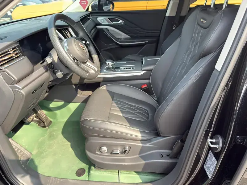 2025 Hongqi HS7 с пробегом 8 000 км
