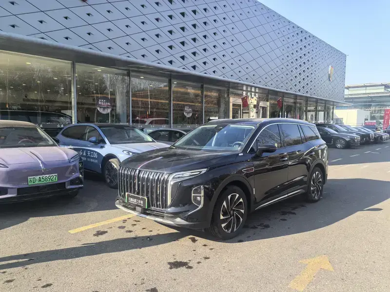 2024 Hongqi HS7 с пробегом 7 000 км