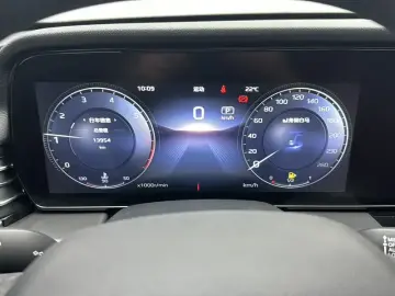 2023 Hongqi HS5 с пробегом 14 000 км