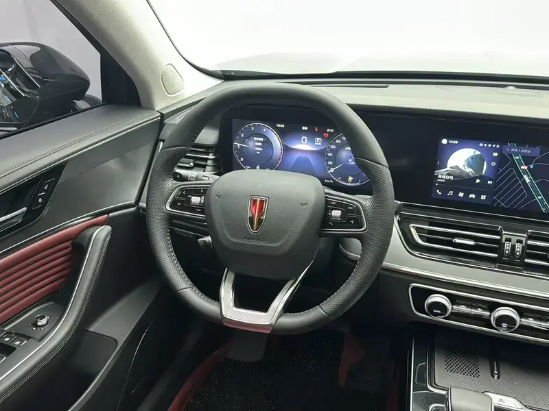 2023 Hongqi HS5 с пробегом 14 000 км