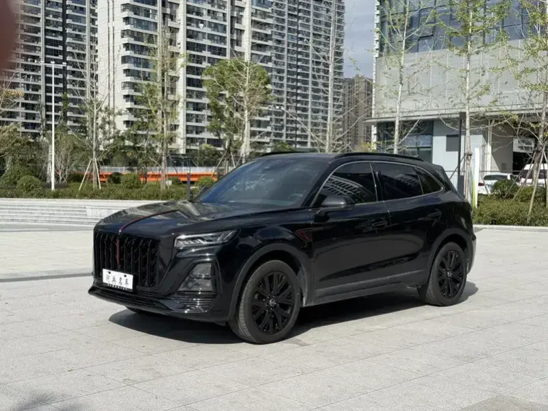 2025 Hongqi HS5 с пробегом 16 000 км