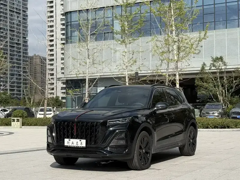 2025 Hongqi HS5 с пробегом 16 000 км