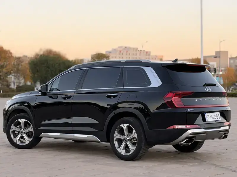2020 Hyundai Santa Fe с пробегом 12 000 км