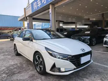 2022 Hyundai Elantra с пробегом 42 000 км