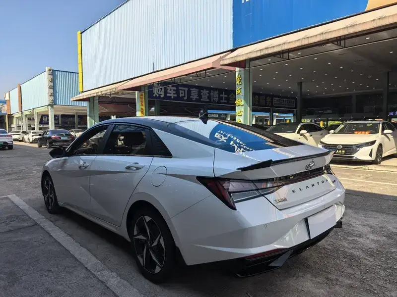 2022 Hyundai Elantra с пробегом 42 000 км