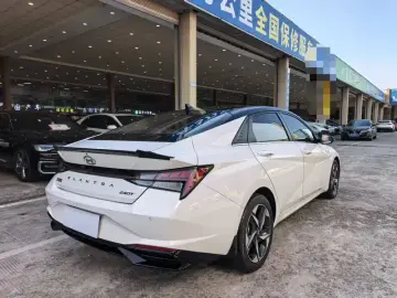 2022 Hyundai Elantra с пробегом 42 000 км