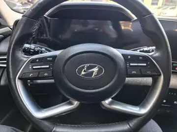 2022 Hyundai Elantra с пробегом 42 000 км