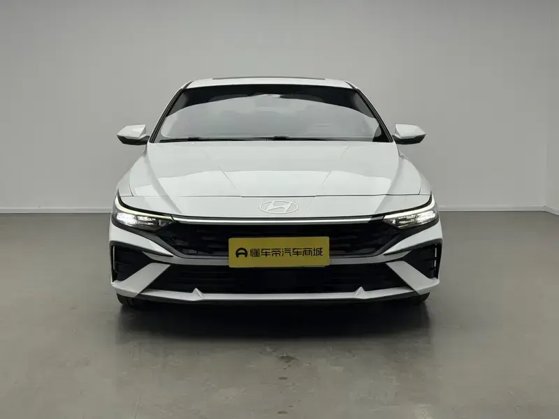 2023 Hyundai Elantra с пробегом 23 700 км