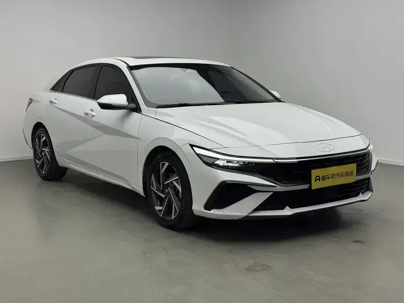 2023 Hyundai Elantra с пробегом 23 700 км