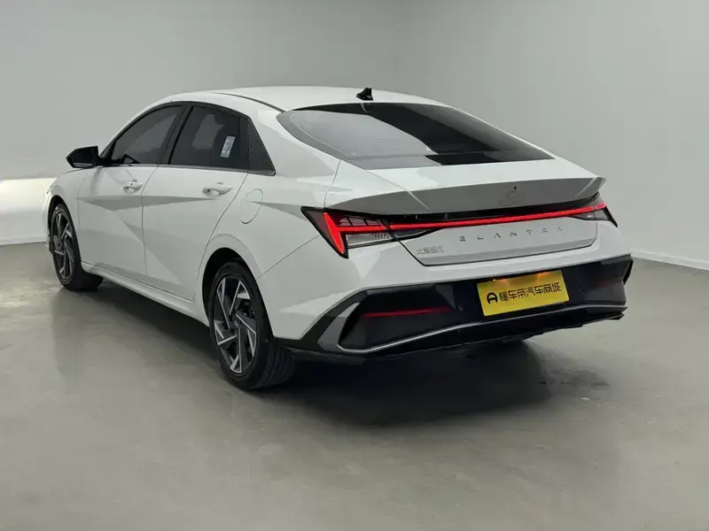 2023 Hyundai Elantra с пробегом 23 700 км