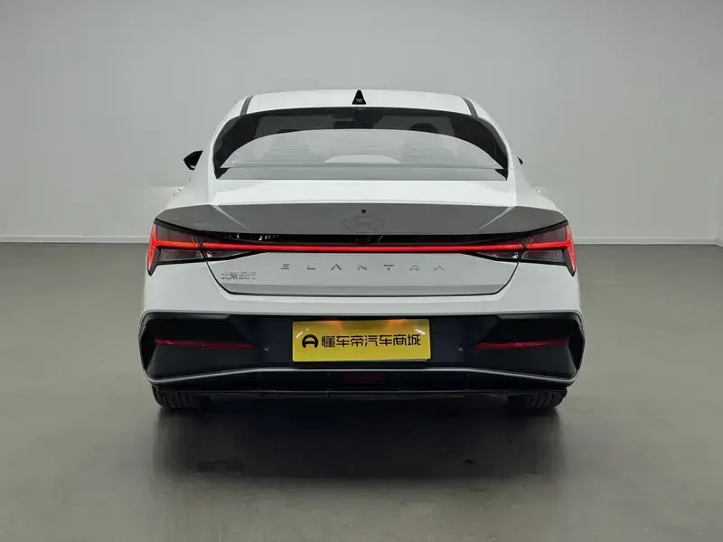 2023 Hyundai Elantra с пробегом 23 700 км