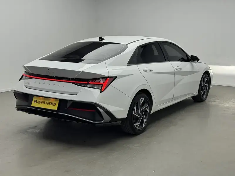 2023 Hyundai Elantra с пробегом 23 700 км