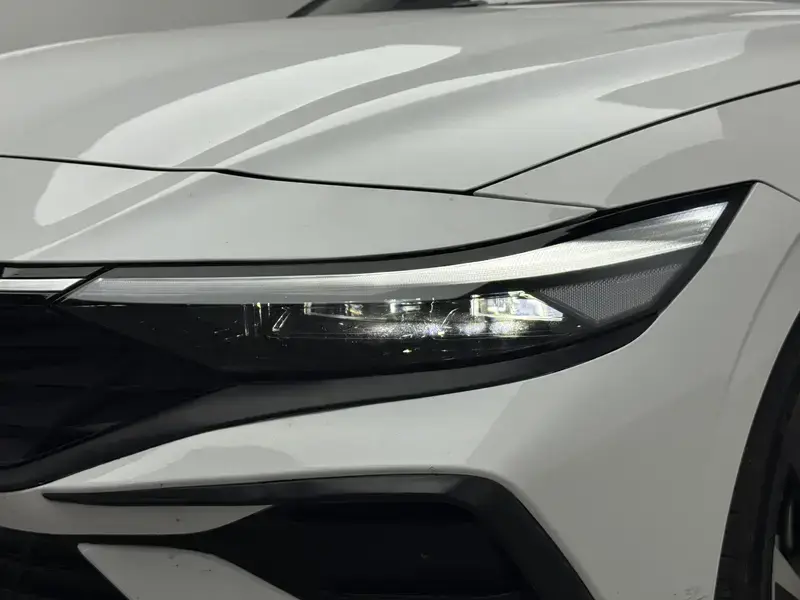 2023 Hyundai Elantra с пробегом 23 700 км