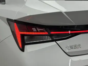 2023 Hyundai Elantra с пробегом 23 700 км