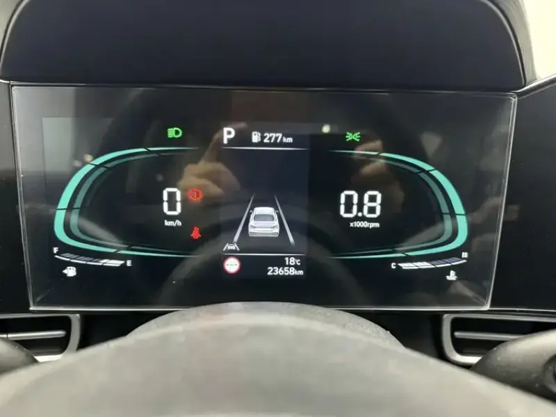 2023 Hyundai Elantra с пробегом 23 700 км