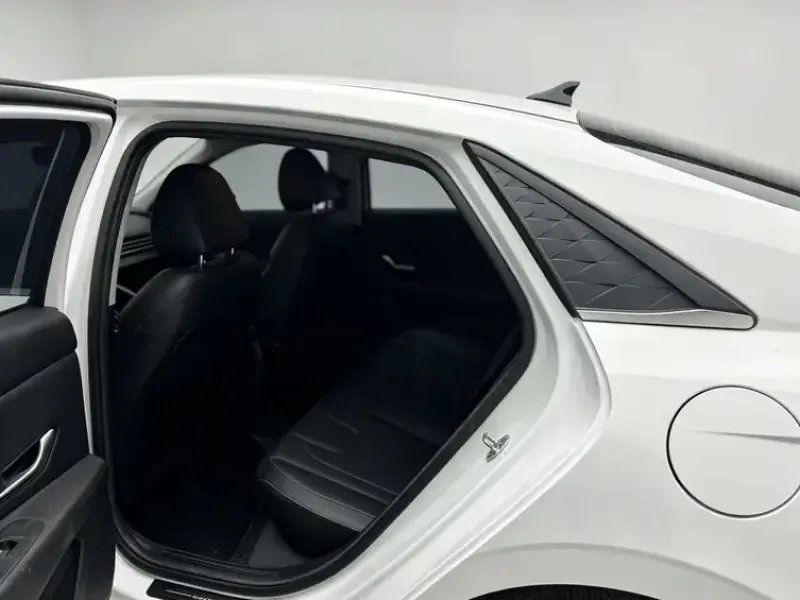 2023 Hyundai Elantra с пробегом 23 700 км