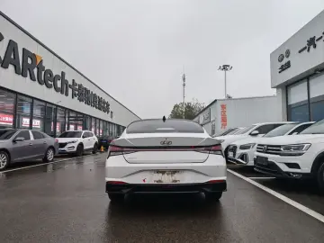 2022 Hyundai Elantra с пробегом 53 000 км
