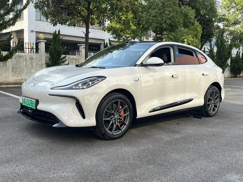 2023 IM Motors (Zhiji) LS6 с пробегом 22 000 км