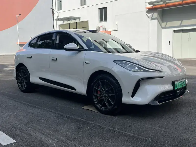 2023 IM Motors (Zhiji) LS6 с пробегом 22 000 км