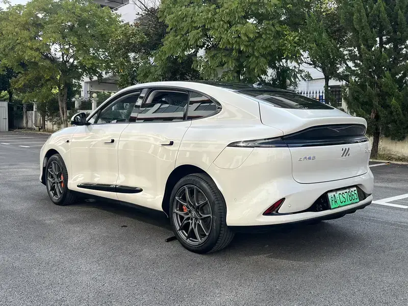 2023 IM Motors (Zhiji) LS6 с пробегом 22 000 км