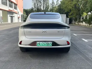 2023 IM Motors (Zhiji) LS6 с пробегом 22 000 км