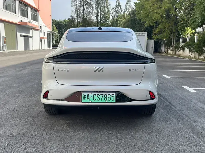 2023 IM Motors (Zhiji) LS6 с пробегом 22 000 км