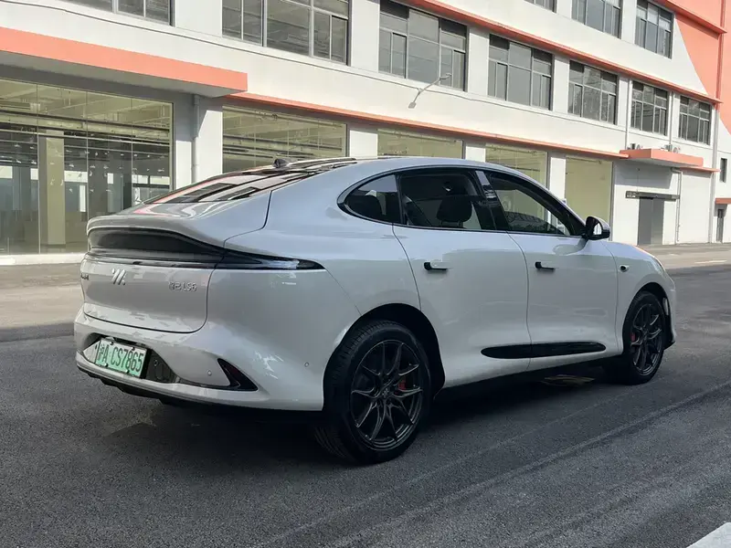 2023 IM Motors (Zhiji) LS6 с пробегом 22 000 км