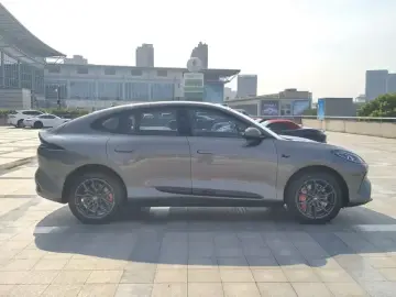 2023 IM Motors (Zhiji) LS6 с пробегом 30 000 км
