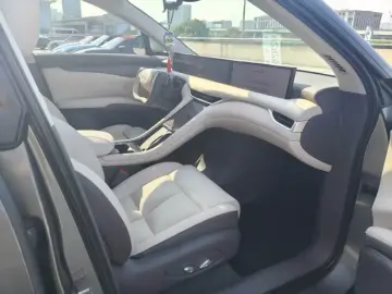 2023 IM Motors (Zhiji) LS6 с пробегом 30 000 км