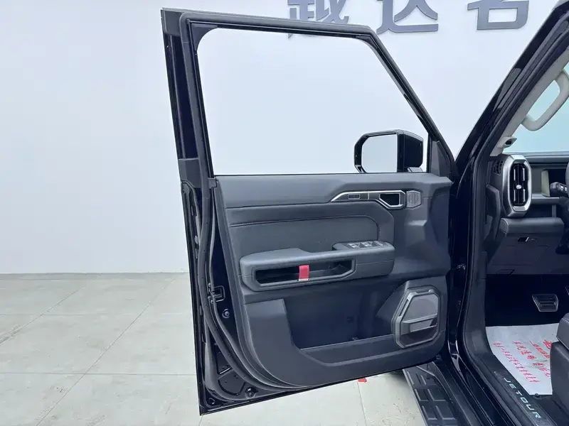 2023 JETOUR T2 с пробегом 18 000 км