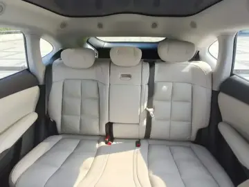 2023 IM Motors (Zhiji) LS6 с пробегом 30 000 км